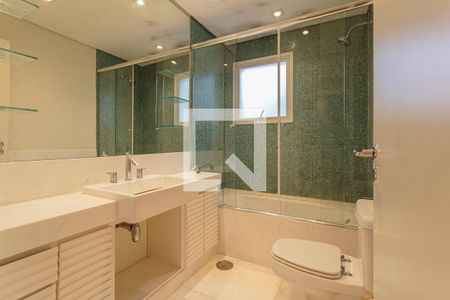 Apartamento à venda com 274m², 3 quartos e 4 vagasBanheiro da Suíte 1