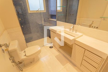 Apartamento à venda com 274m², 3 quartos e 4 vagasBanheiro da Suíte 2