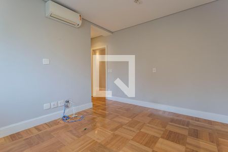 Apartamento à venda com 274m², 3 quartos e 4 vagasSuíte 2
