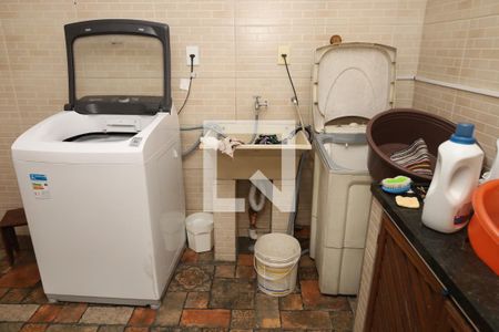 Casa à venda com 230m², 3 quartos e 2 vagasÁrea de Serviço 2