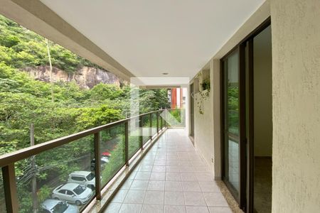 Apartamento à venda com 104m², 2 quartos e 1 vagaVaranda