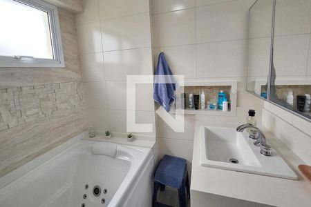 Apartamento à venda com 243m², 3 quartos e 4 vagas Apartamento à venda com 243m², 3 quartos e 4 vagasBanheiro da Suíte 1