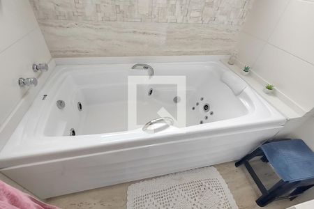 Apartamento à venda com 243m², 3 quartos e 4 vagas Apartamento à venda com 243m², 3 quartos e 4 vagasBanheiro da Suíte 1