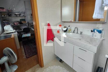 Apartamento à venda com 243m², 3 quartos e 4 vagas Apartamento à venda com 243m², 3 quartos e 4 vagasBanheiro da Suíte 2