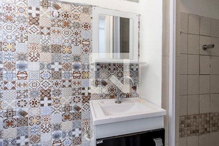 Banheiro de kitnet/studio para alugar com 1 quarto, 30m² em Vila Romana, São Paulo