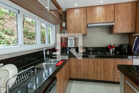 Cozinha de casa de condomínio à venda com 5 quartos, 335m² em Retiro do Chalé, Brumadinho