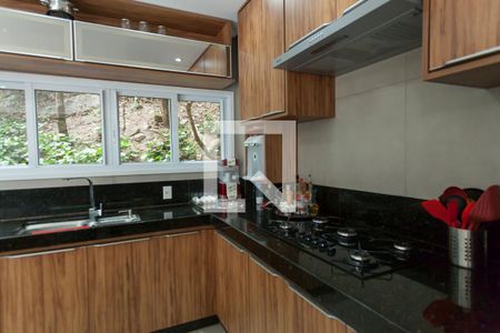 Cozinha de casa de condomínio à venda com 5 quartos, 335m² em Retiro do Chalé, Brumadinho