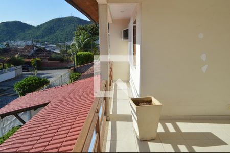 Casa de condomínio à venda com 360m², 3 quartos e 2 vagasTerraço