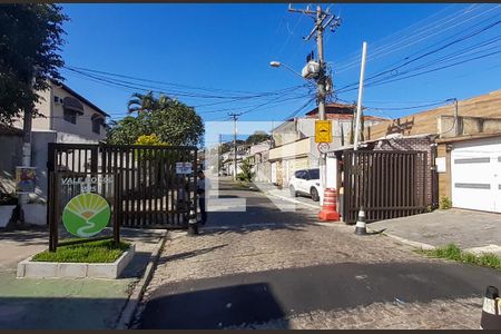 Casa de condomínio à venda com 360m², 3 quartos e 2 vagas Casa de condomínio à venda com 360m², 3 quartos e 2 vagasFachada