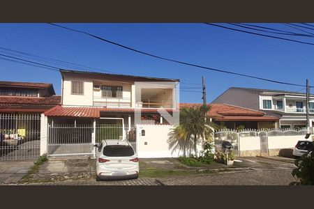 Casa de condomínio à venda com 360m², 3 quartos e 2 vagas Casa de condomínio à venda com 360m², 3 quartos e 2 vagasFachada da Casa