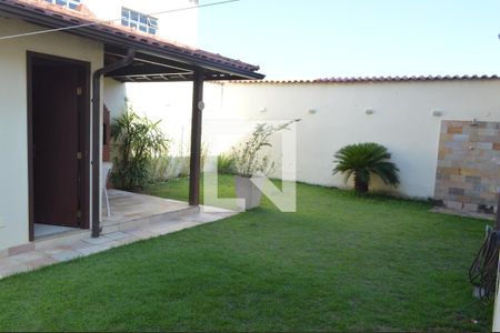 Casa de condomínio à venda com 360m², 3 quartos e 2 vagasQuintal