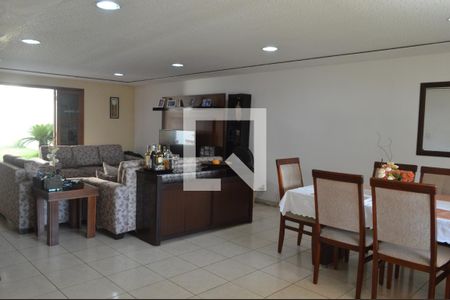 Sala de casa de condomínio à venda com 3 quartos, 360m² em Taquara, Rio de Janeiro