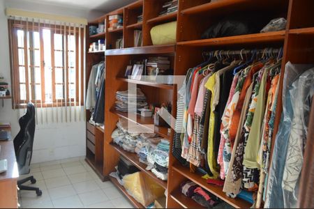 Casa de condomínio à venda com 360m², 3 quartos e 2 vagasCloset da suíte