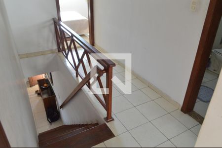 Casa de condomínio à venda com 360m², 3 quartos e 2 vagasEscada