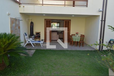 Casa de condomínio à venda com 360m², 3 quartos e 2 vagasQuintal