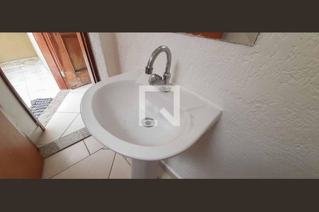 Casa para alugar com 70m², 2 quartos e 1 vaga Casa para alugar com 70m², 2 quartos e 1 vagaBanheiro Social