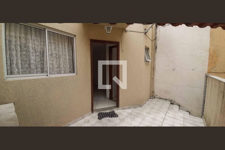 Casa para alugar com 70m², 2 quartos e 1 vaga Casa para alugar com 70m², 2 quartos e 1 vagaEntrada da Casa e Quintal