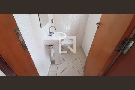 Casa para alugar com 70m², 2 quartos e 1 vaga Casa para alugar com 70m², 2 quartos e 1 vagaBanheiro Social