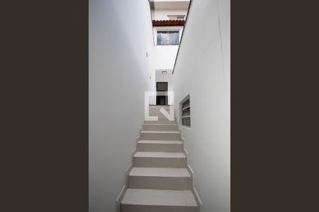 Casa para alugar com 280m², 5 quartos e 3 vagasEscada