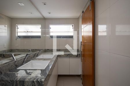 Casa para alugar com 280m², 5 quartos e 3 vagasBanheiro da Suite