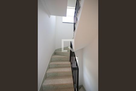 Casa para alugar com 280m², 5 quartos e 3 vagasEscada