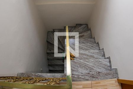 Casa à venda com 148m², 3 quartos e 2 vagasEscada