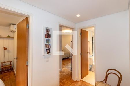 Corredor de apartamento à venda com 2 quartos, 136m² em Itaim Bibi, São Paulo