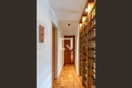 Corredor de apartamento à venda com 2 quartos, 136m² em Itaim Bibi, São Paulo