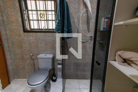 Casa de condomínio à venda com 236m², 3 quartos e 1 vaga Casa de condomínio à venda com 236m², 3 quartos e 1 vagaBanheiro das Suítes 1 e 2
