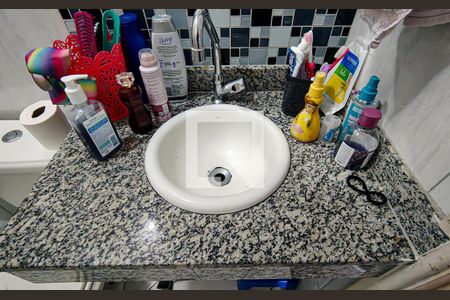 Casa de condomínio à venda com 75m², 3 quartos e 1 vaga Casa de condomínio à venda com 75m², 3 quartos e 1 vagabanheiro social