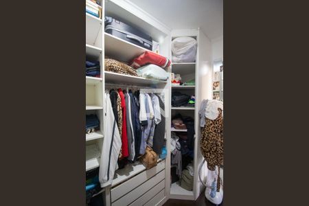 Casa para alugar com 240m², 3 quartos e 2 vagasSuíte 2