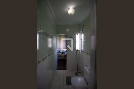 Casa para alugar com 240m², 3 quartos e 2 vagasBanheiro da Suíte 1 e do Quarto 1