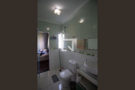 Casa para alugar com 240m², 3 quartos e 2 vagasBanheiro da Suíte 1 e do Quarto 1