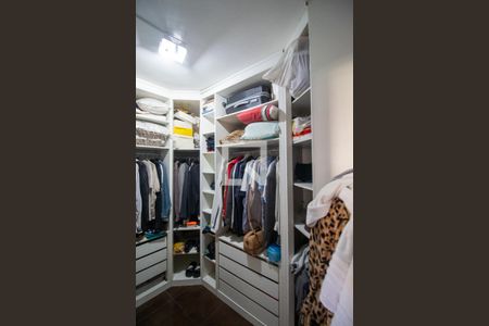 Casa para alugar com 240m², 3 quartos e 2 vagasSuíte 2