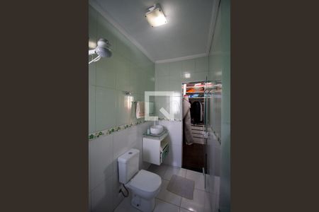 Casa para alugar com 240m², 3 quartos e 2 vagasBanheiro da Suíte 1 e do Quarto 1