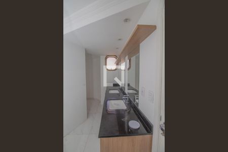 Apartamento à venda com 238m², 3 quartos e 4 vagasBanheiro Quarto 1