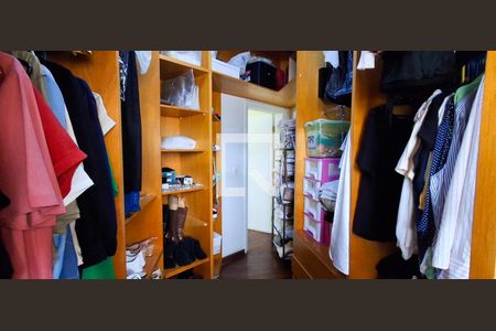 Casa à venda com 380m², 4 quartos e 4 vagasCloset 