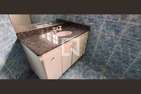 Casa à venda com 380m², 4 quartos e 4 vagasBanheiro