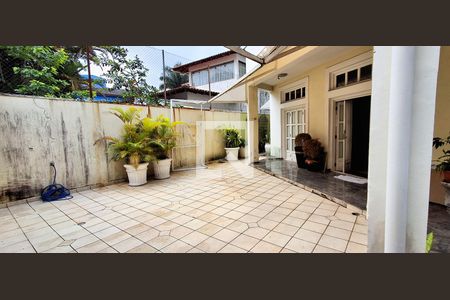 Casa à venda com 380m², 4 quartos e 4 vagasÁrea de serviço 