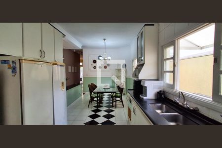 Casa à venda com 380m², 4 quartos e 4 vagasCozinha 