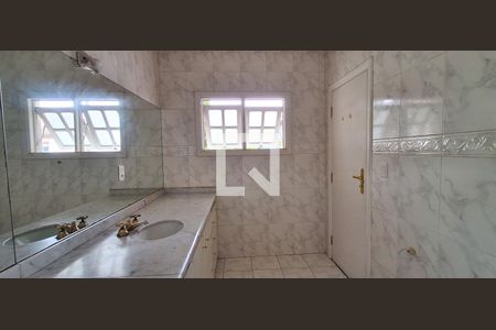 Casa à venda com 380m², 4 quartos e 4 vagasBanheiro