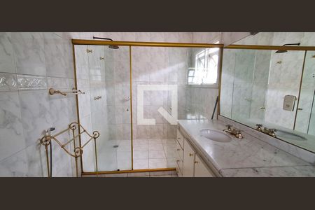 Casa à venda com 380m², 4 quartos e 4 vagasBanheiro