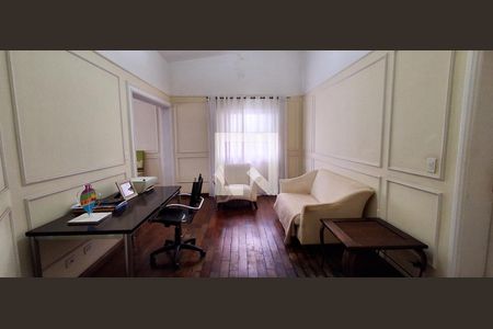 Casa à venda com 380m², 4 quartos e 4 vagasQuarto 