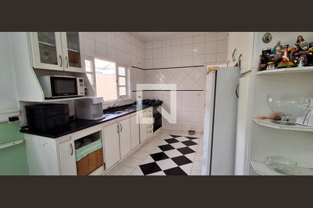 Casa à venda com 380m², 4 quartos e 4 vagasCozinha 