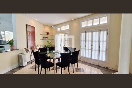 Casa à venda com 380m², 4 quartos e 4 vagasSala 