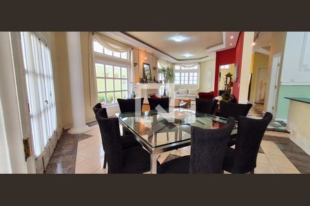 Casa à venda com 380m², 4 quartos e 4 vagasSala 