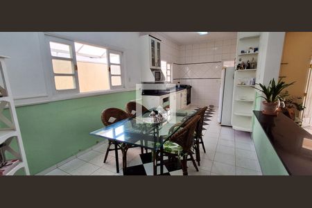 Casa à venda com 380m², 4 quartos e 4 vagasCozinha 