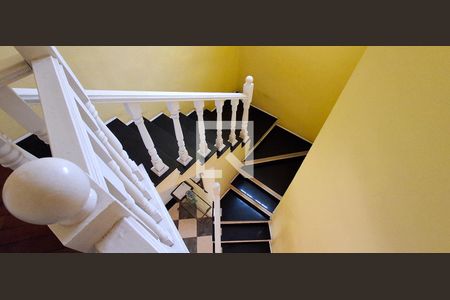 Casa à venda com 380m², 4 quartos e 4 vagasEscada