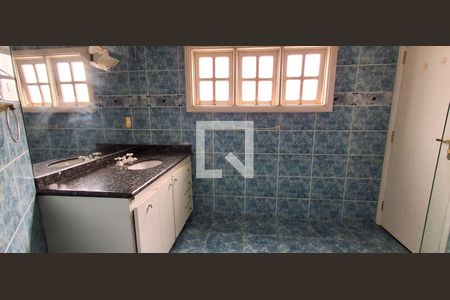 Casa à venda com 380m², 4 quartos e 4 vagasBanheiro