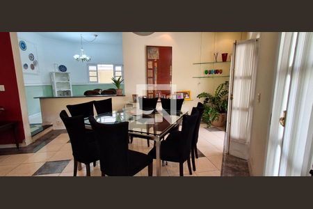 Casa à venda com 380m², 4 quartos e 4 vagasSala 